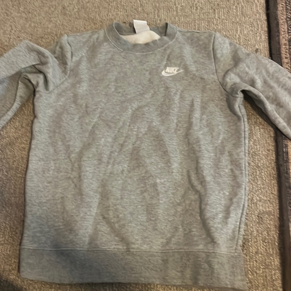 grey nike crew neck barely worn size xs